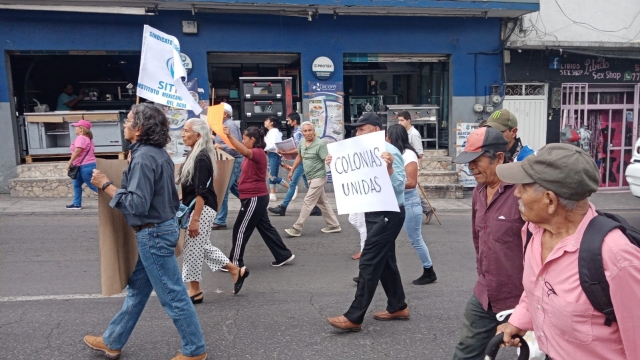 Marchan integrantes de &#039;Colonias Unidas&#039; en demanda de agua potable