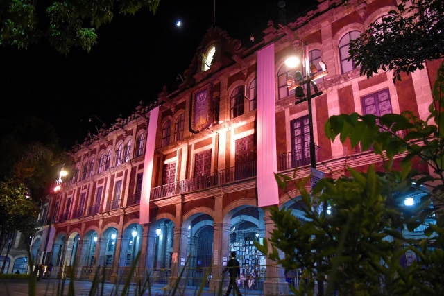 Ilumina Gobierno de Morelos la sede del Poder Ejecutivo