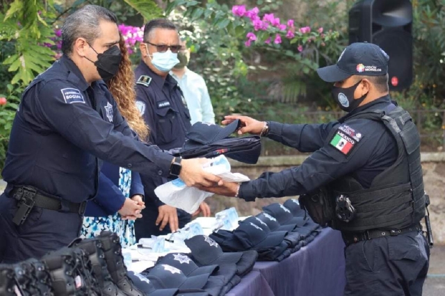 Buscan aumentar sueldo a policías de Cuernavaca 
