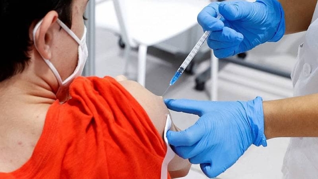 España aprueba vacunación para niños de 5 a 11 años.