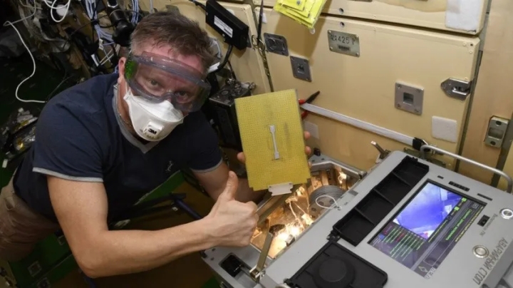 Cosmonauta ruso prueba impresora 3D en la EEI
