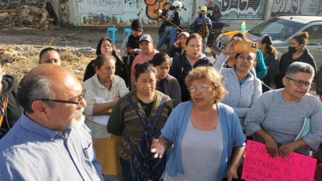 Dialoga IEBEM con pobladores de la comunidad de San Miguel, Tlaltizapán