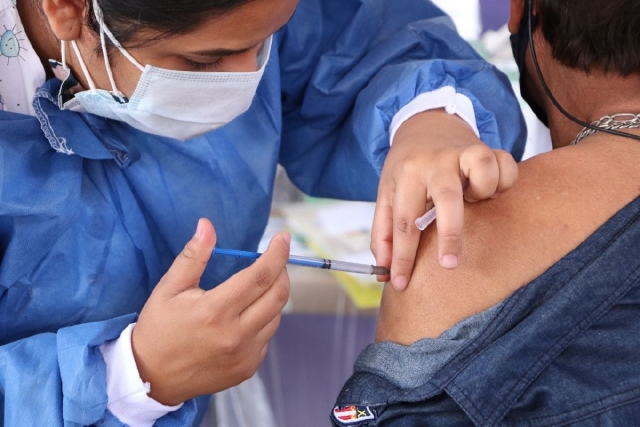 No ha sido vacunado alrededor del 45 por ciento de la plantilla del sector Salud estatal, aseguró el SNTSS. 