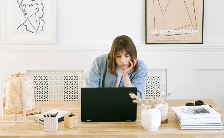 ¿Qué es el síndrome de la tiara y cómo afecta a las mujeres en el trabajo?