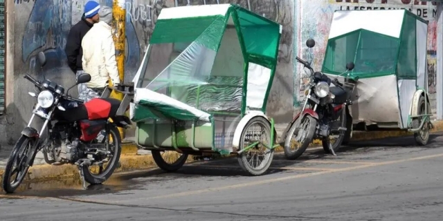 Detenidos en Iztapalapa por transportar restos humanos en mototaxi