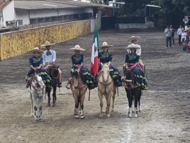 En pleno Día de Reyes se reabrió el Lienzo Charro de Cuernavaca.