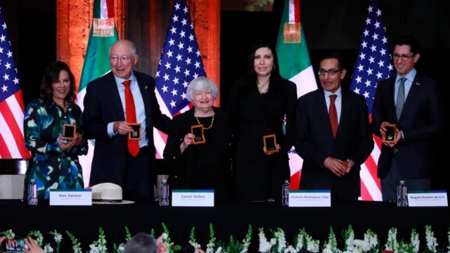 Banxico lanza nueva moneda por 200 años de relación entre México y Estados Unidos