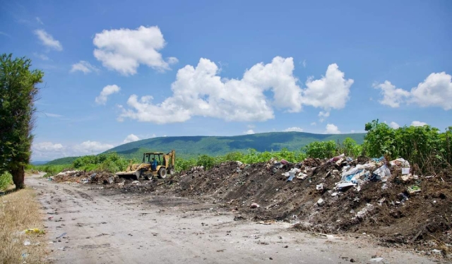 Cuando ya iba creciendo la cantidad de basura, el municipio detectó el tiradero clandestino y se vio obligado a retirar los desechos.