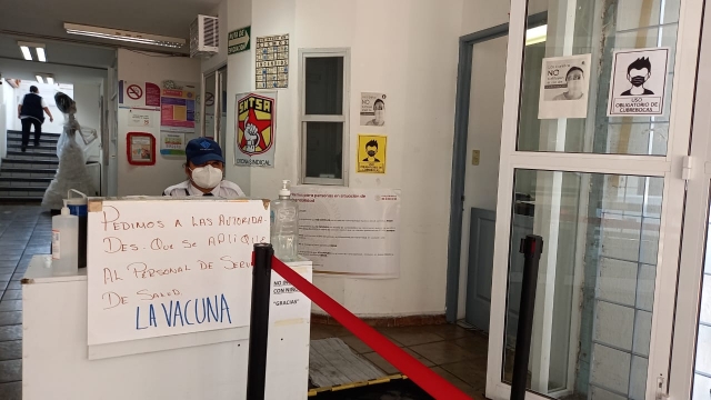 Demandan trabajadores de SSM aplicación de vacuna anticovid a todo el personal