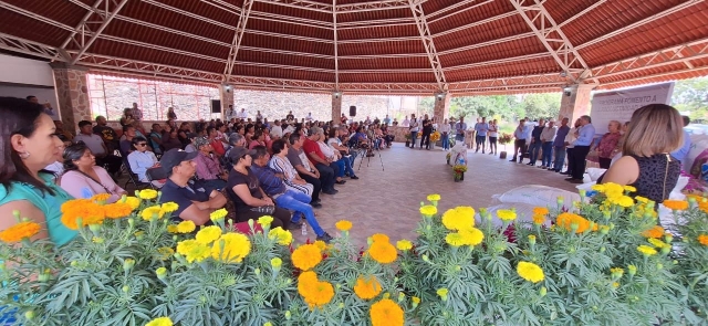 Alcalde Rafael Reyes entrega apoyos a 160 viveristas de Jiutepec