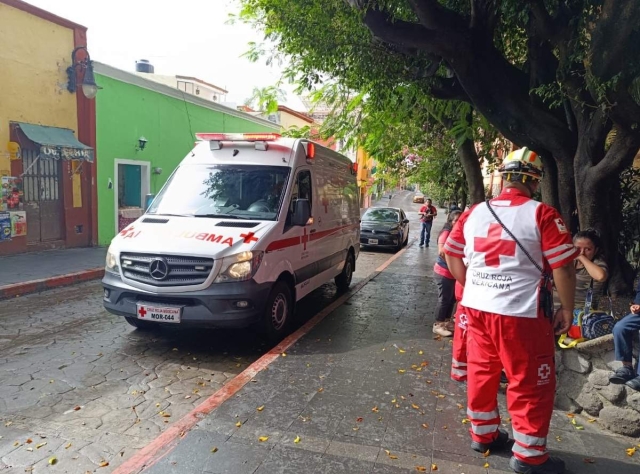 La asaltaron afuera de una primaria en Cuernavaca