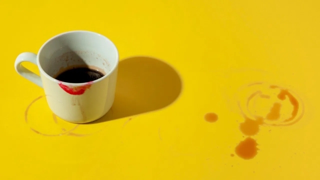 ¿Cómo quitar las manchas de café y té de las tazas? Así puedes blanquearlas