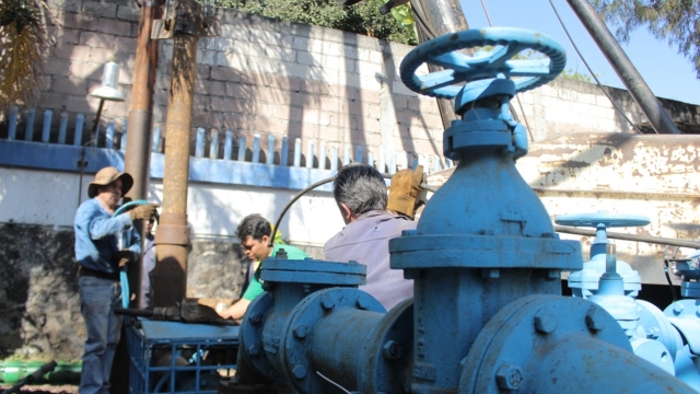 Trabaja SAPAC para restablecer el servicio de agua en diferentes colonias