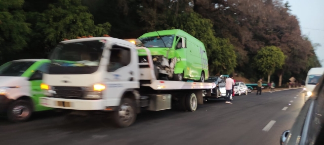 Accidente entre dos vehículos en la autopista México-Cuernavaca