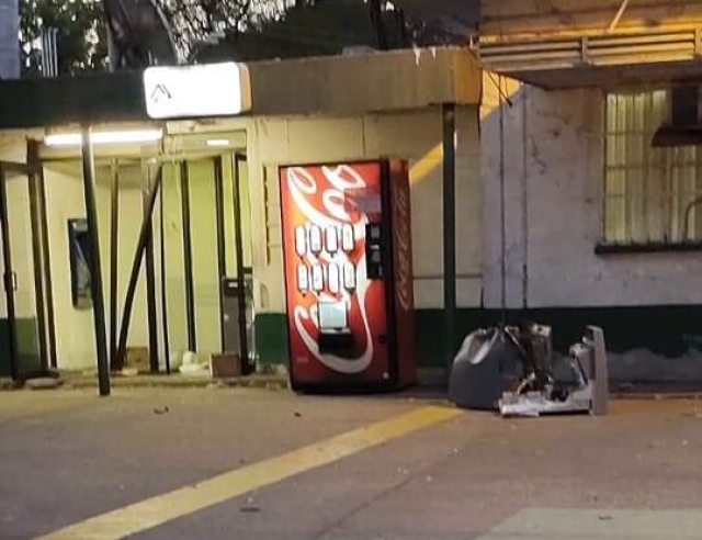 Intentan desprender y llevarse cajero automático en Zacatepec