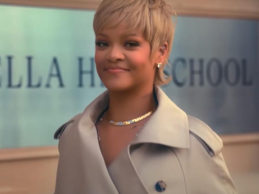 Rihanna revela nueva línea de cuidado capilar: Fenty Hair