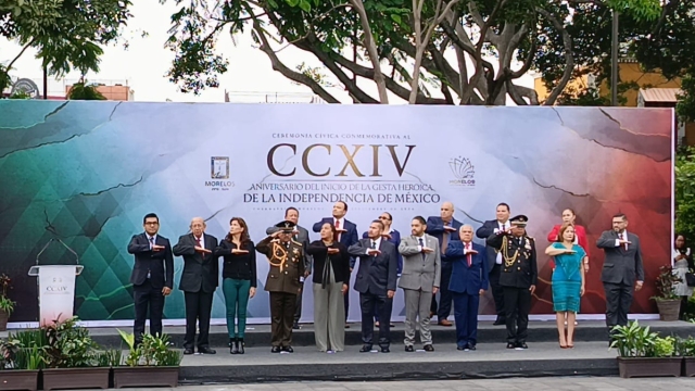 Realizan ceremonia cívica conmemorativa al 214 aniversario del inicio de independencia de México