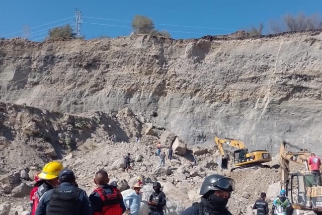 Dos personas fallecieron tras derrumbe en una mina de arena en Amacuzac