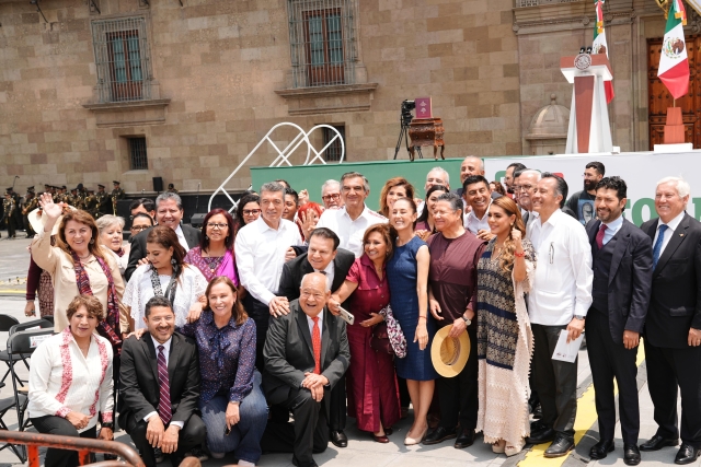 Asiste Margarita González Saravia al último informe del presidente López Obrador