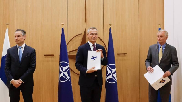 Finlandia y Suecia solicitan oficialmente su entrada en la OTAN