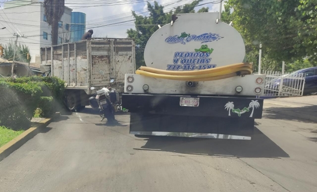 Accidente de camión de carga en la avenida Vicente Guerrero