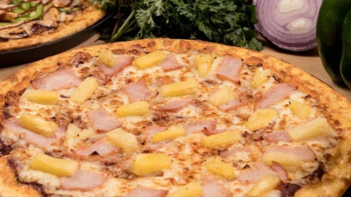 Cómo hacer pizza hawaiana baja en calorías en el sartén: ¡Cena ligera en 10 minutos!