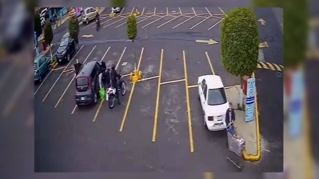 Los asaltaron en el estacionamiento de una tienda