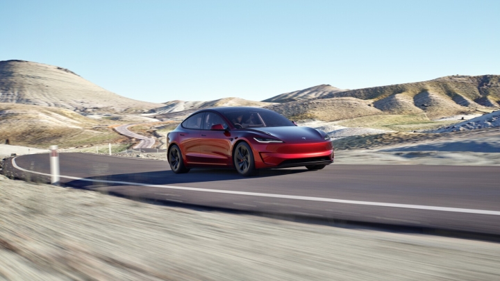 Tesla impulsa la innovación con el nuevo Model 3 Performance 2024