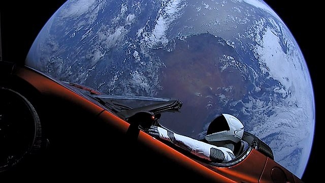 Elon Musk viajará al espacio, pero no con SpaceX, sino con su competencia