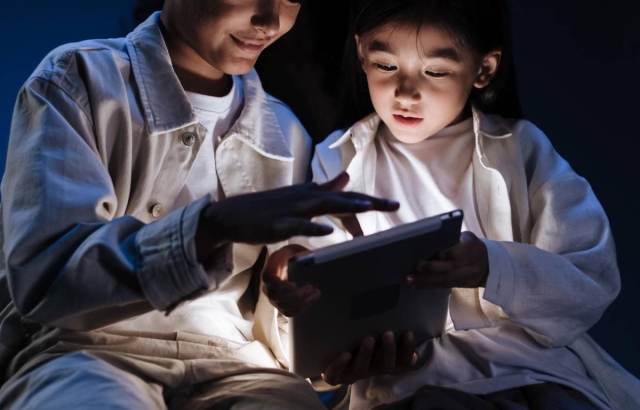 China prohíbe a menores de 18 años conectarse a internet de noche