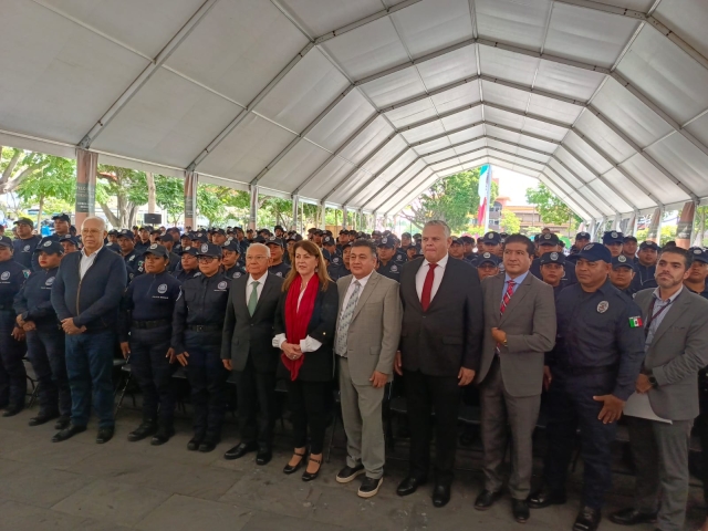 Margarita González Saravia encabezó la primera sesión de la Mesa de Coordinación Estatal para la Construcción de la Paz y la Seguridad de la nueva administración, a la que acudieron cinco alcaldes. 