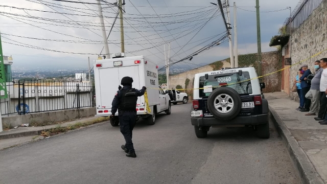 Disparan y matan a un hombre mientras lavaba su automóvil en Lomas de Jiutepec