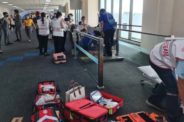 Mujer pierde parte de una pierna por accidente en aeropuerto de Bangkok