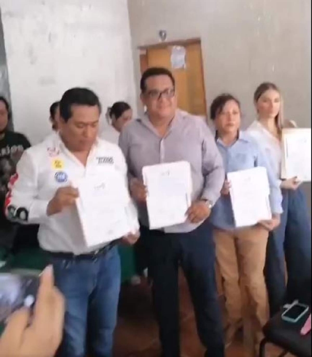   A seis días de la sesión de escrutinio y cómputo, se dieron a conocer los resultados de la elección municipal en Tlaquiltenango y se entregó la constancia de mayoría.