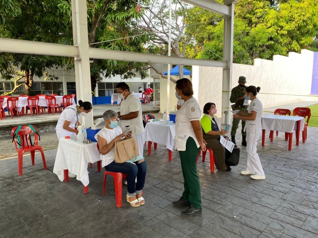 Concluye satisfactoriamente jornada de vacunación para personal educativo en Morelos