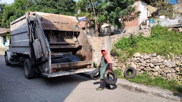 Las brigadas recorrieron las 60 colonias del municipio para retirar cacharros.