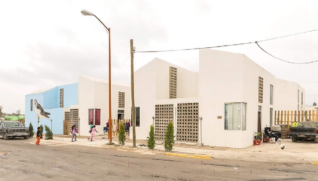 Proyecto de vivienda social en ciudad Acuña, Coahuila. De Tatiana Bilbao Estudio. Foto: Cortesía de INFONAVIT.