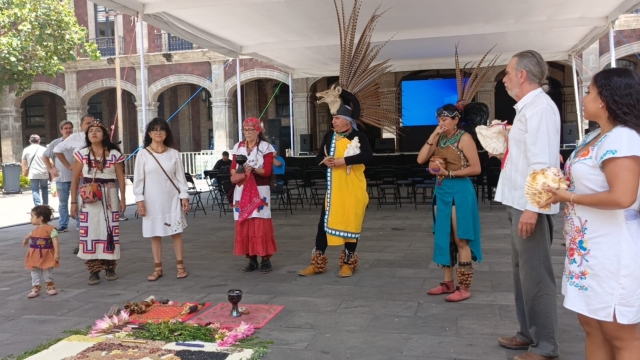 &#039;Caravana de medicina tradicional y alternativa&#039; en el zócalo de Cuernavaca