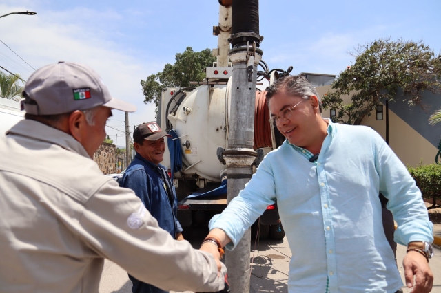 Supervisa alcalde de Jiutepec trabajos de desazolve del alcantarillado sanitario