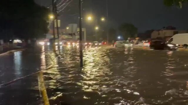 Fuertes lluvias causan inundaciones en Tultitlán