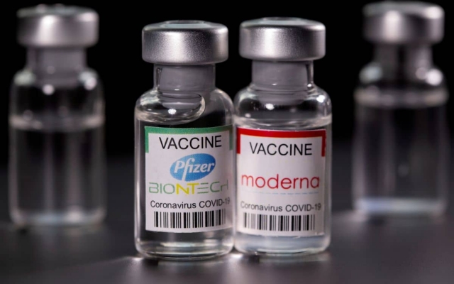 Pfizer y Moderna amplían estudios de sus vacunas.