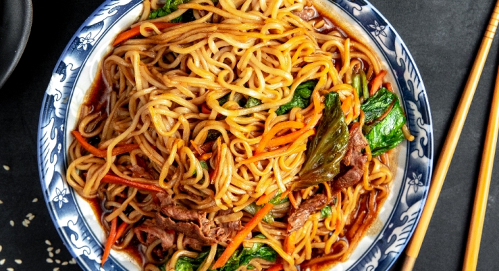 Espagueti estilo chino, disfruta de una rica versión gastronómica desde casa