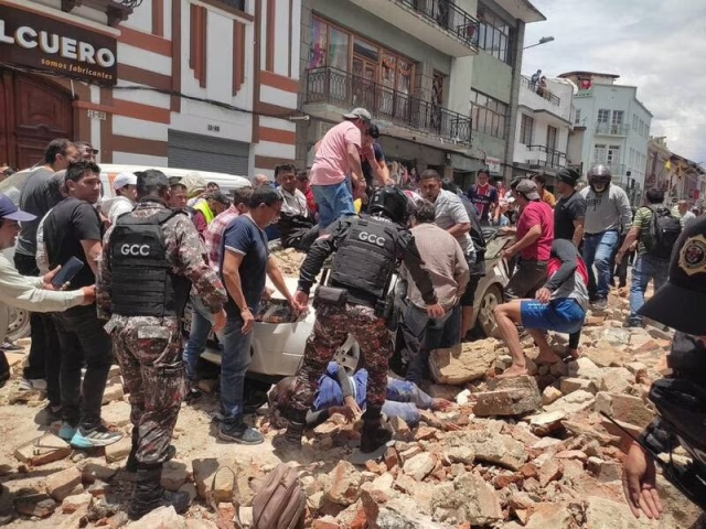 Fuerte sismo sacude costa de Ecuador, al menos 1 fallecido