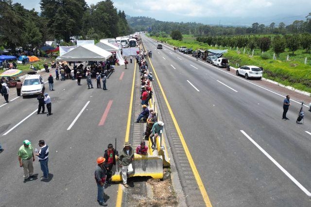 Liberan temporalmente autopista México-Puebla; ejidatarios mantienen protestas