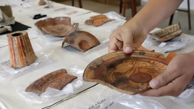 INAH encuentra piezas y un petrograbado en el centro de México