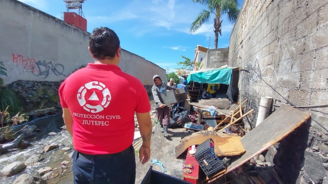 Retira PC Jiutepec a personas en situación de calle de la barranca de Analco