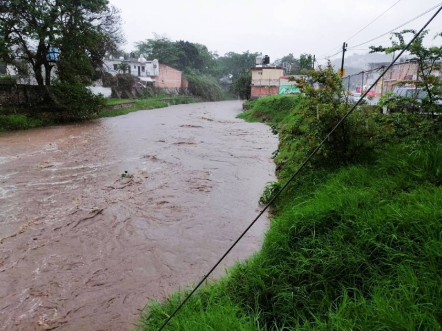 El nivel del río Yautepec se ha incrementado a causa de las recientes lluvias.