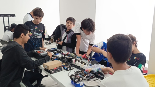 Se lleva a cabo cuarto torneo de robótica, en el Congreso local