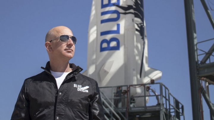 El boleto para viajar al espacio con Jeff Bezos se vendió en más de 500 millones de pesos
