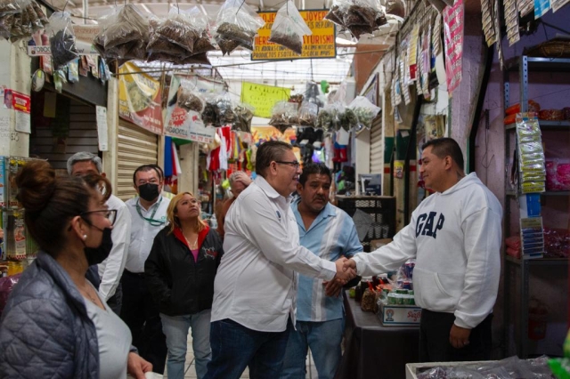 Invita Víctor Mercado a comerciantes a aprovechar subsidios de la SMyT